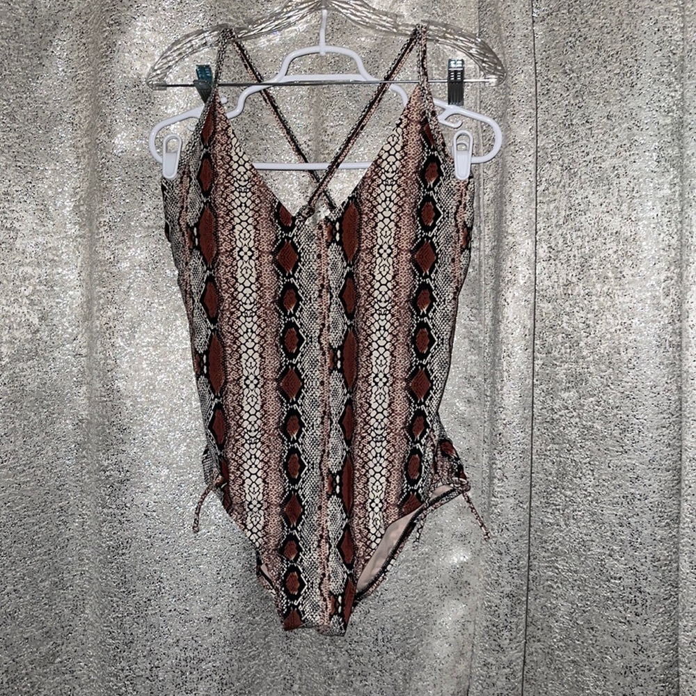 NWTs Kona Sol Snake Print 1 Piece Swimsuit, Sz L